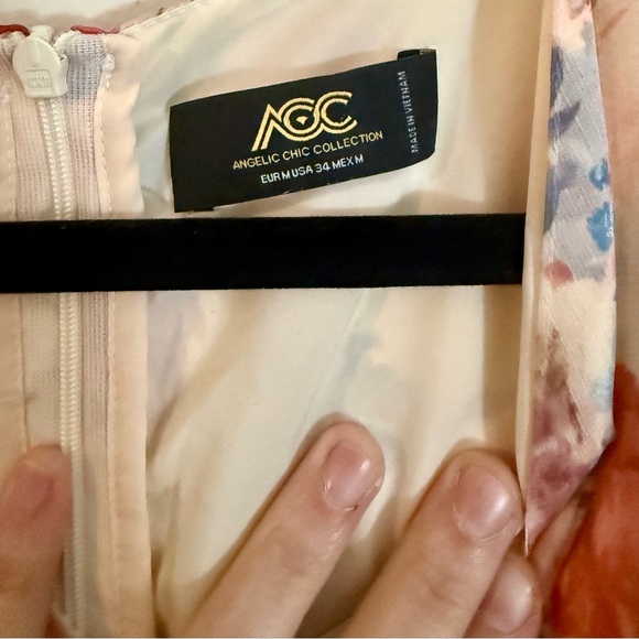 Angelic Chic Collection Floral V-Neck Pearl Dress, Size 34 - Picture 6 of 11